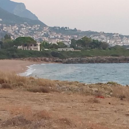 Villa Tzanetos Seaside Kyparissia Exterior foto